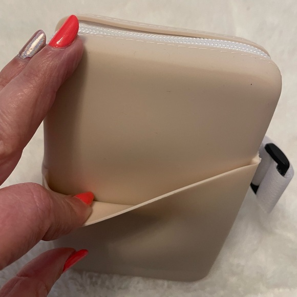 Silicone Water Bottle Pouch, Anti Slip Silicone Boot - Picture 1 of 7